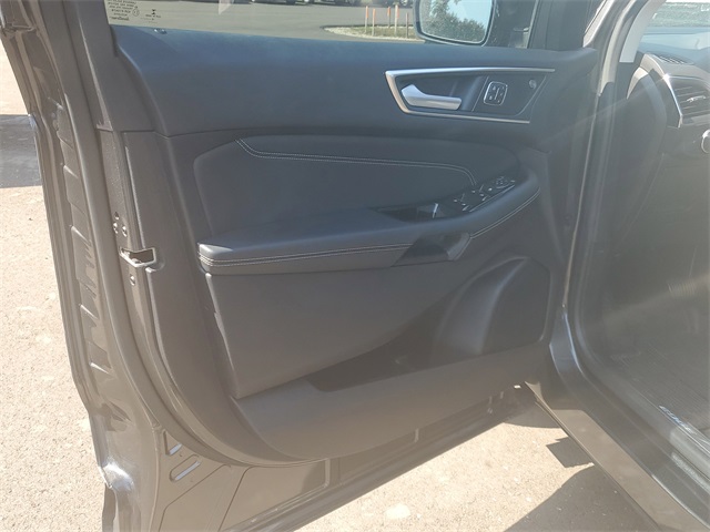 2019 Ford Edge Titanium photo 3