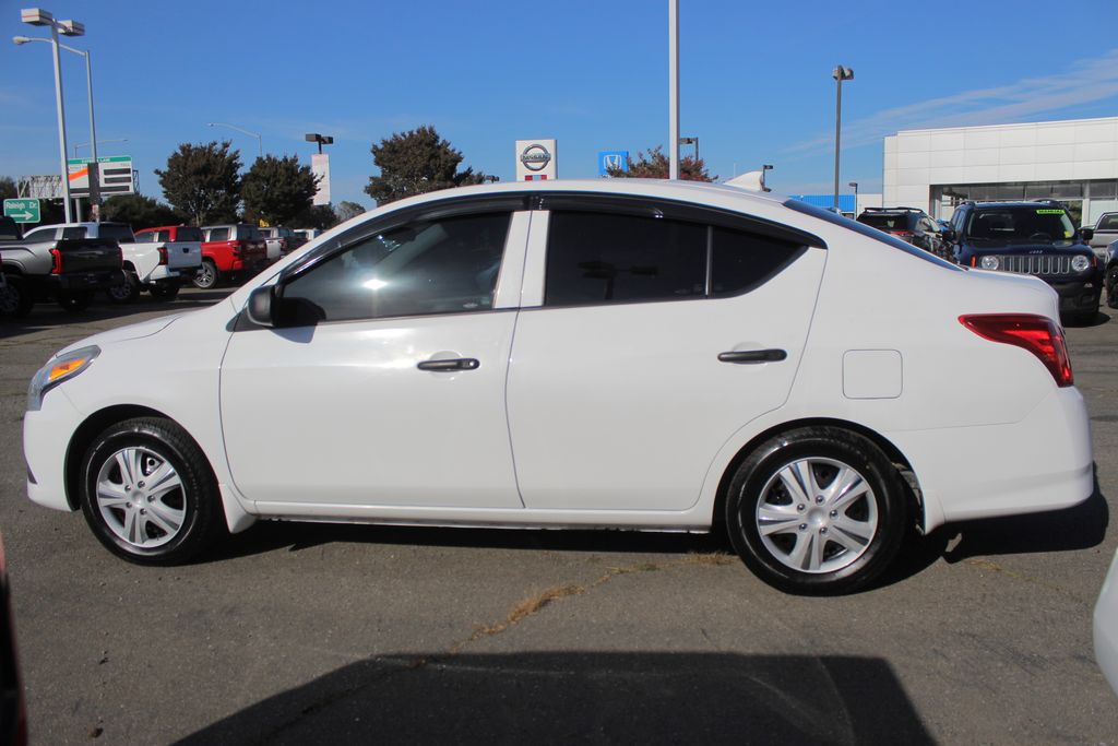 2015 Nissan Versa 1.6 S photo 9
