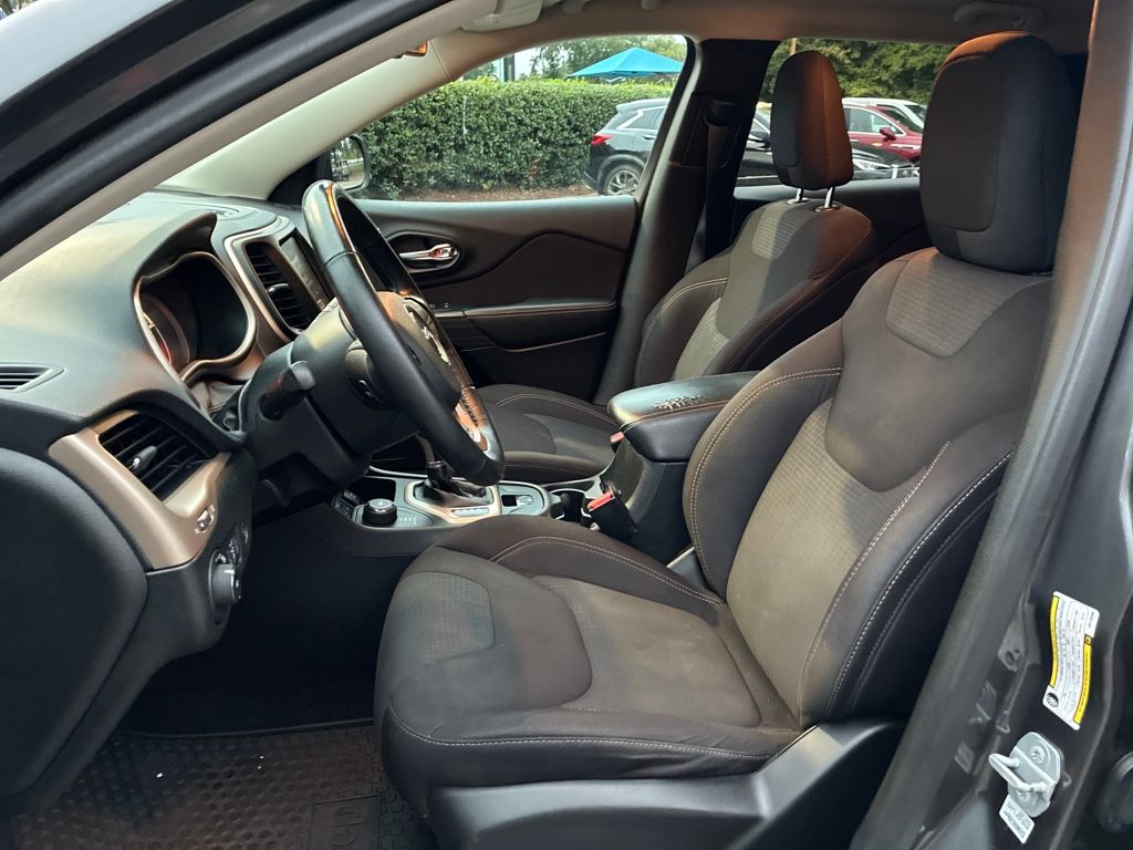 2016 Jeep Cherokee Latitude photo 9