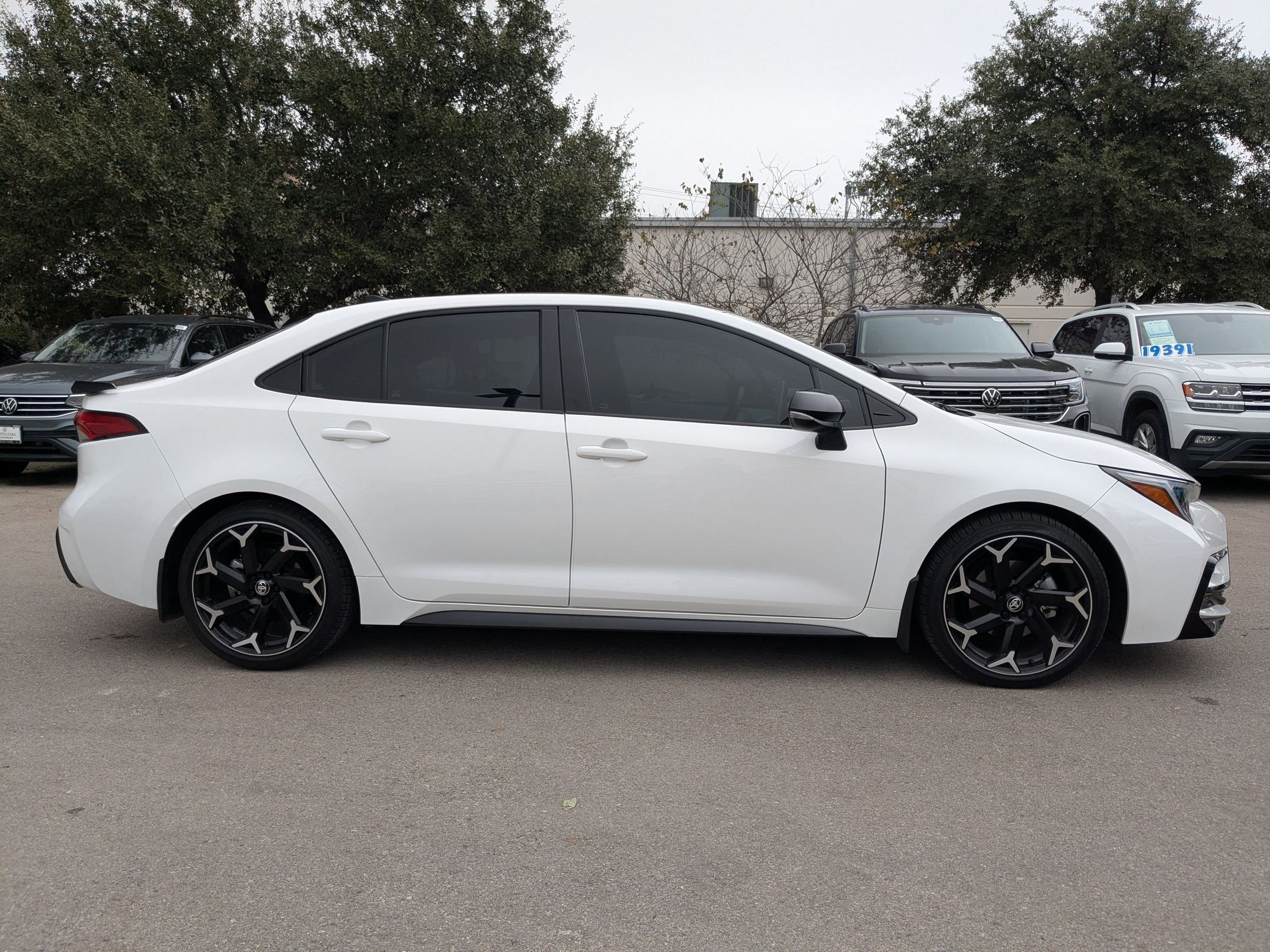 2025 Toyota Corolla SE photo 2