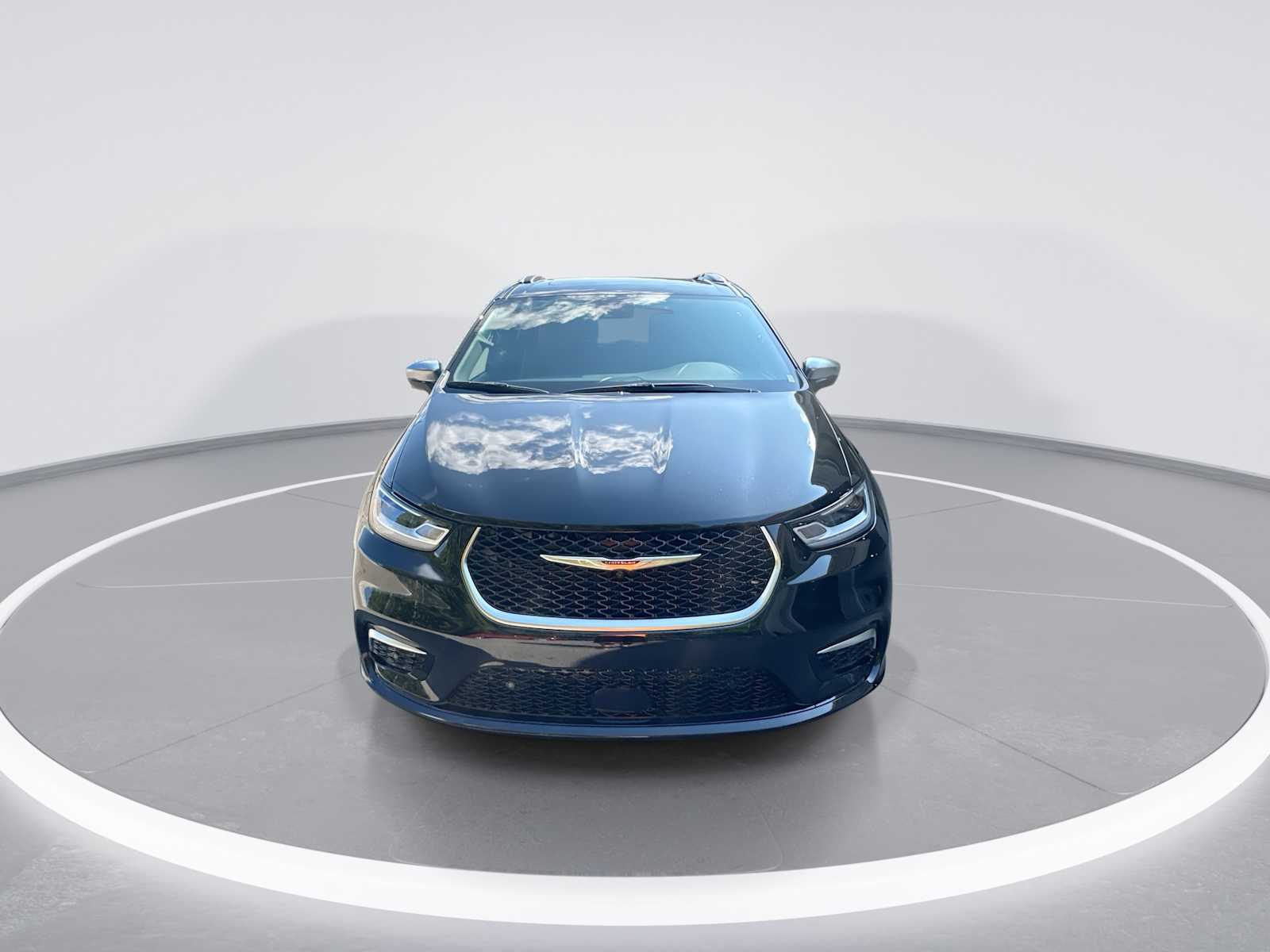 2026 Chrysler Pacifica Pinnacle photo 3