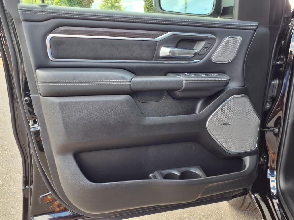 2025 Ram 1500 Laramie photo 4