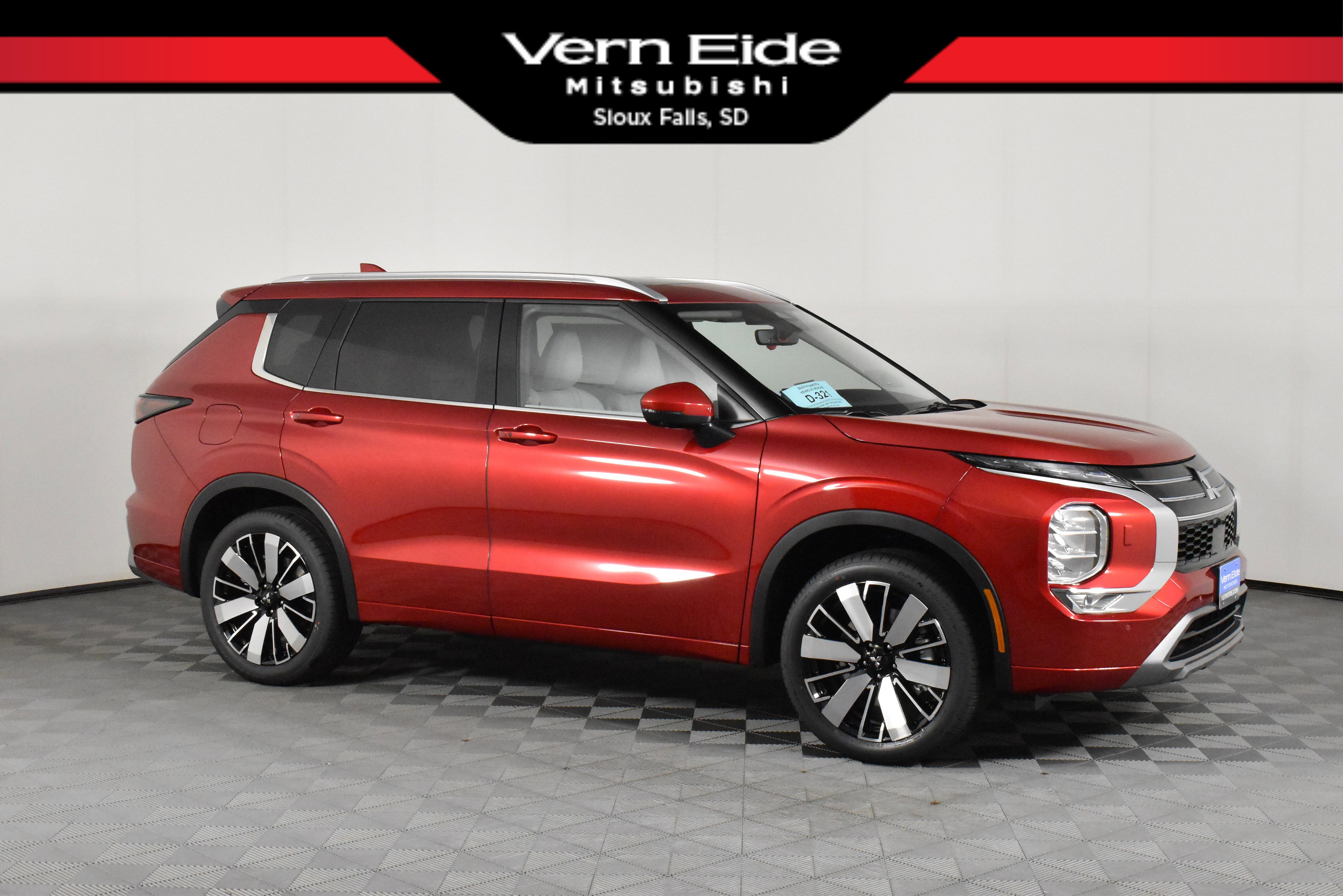 2025 Mitsubishi Outlander SEL's photo