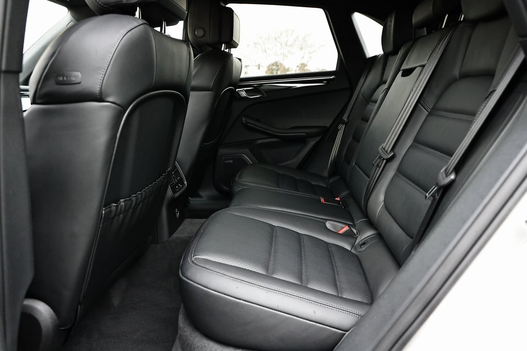2025 Porsche Macan T photo 23