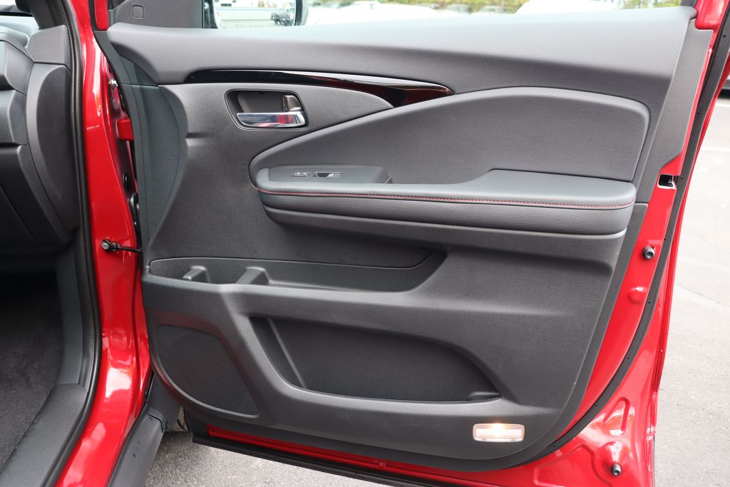 2025 Honda Ridgeline Black Edition photo 19