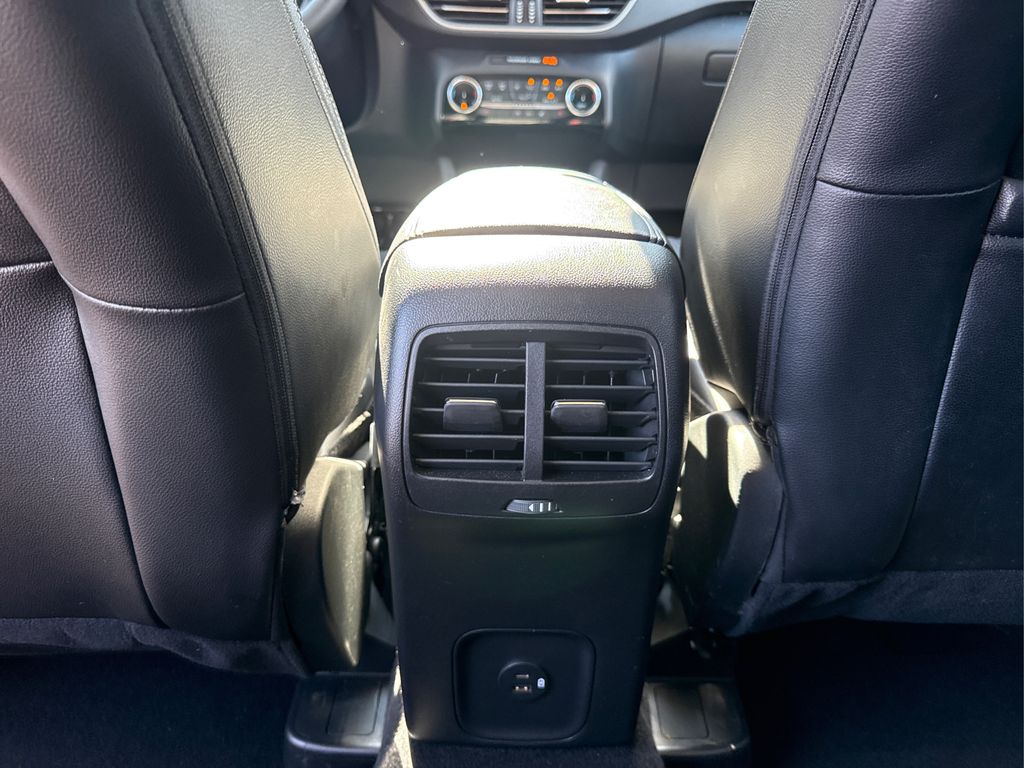 2022 Ford Escape SEL photo 26