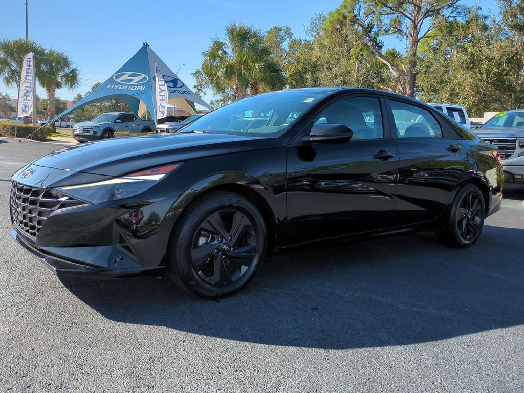 2023 Hyundai Elantra Blue's photo