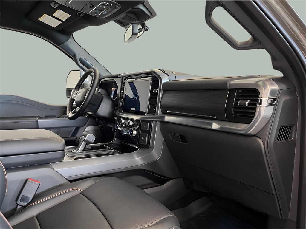2025 Ford F-150 Lariat photo 19