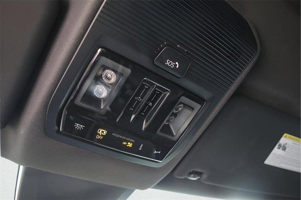 2025 Volkswagen Atlas Cross Sport SEL Premium R-Line photo 24