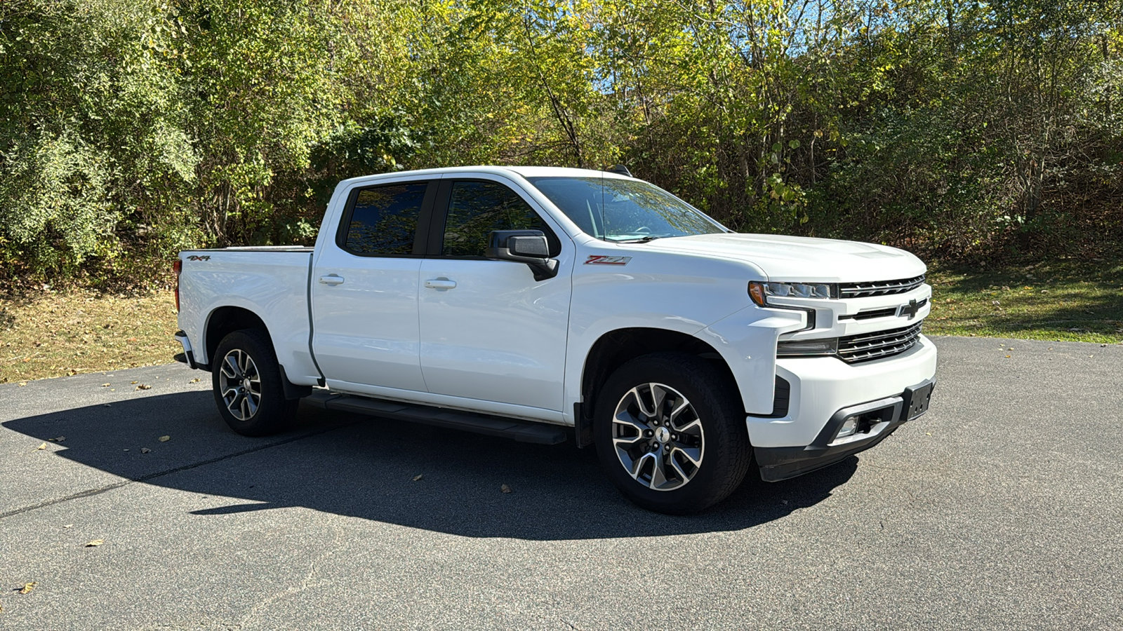 2019 Chevrolet Silverado 1500 RST photo 2