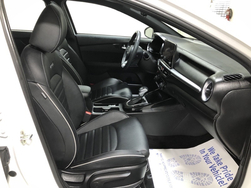 2023 Kia Forte GT-Line photo 11