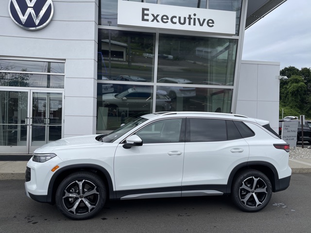 2025 Volkswagen Tiguan SE photo 2