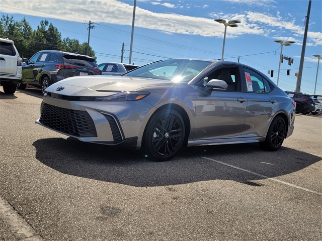 2025 Toyota Camry SE photo 3