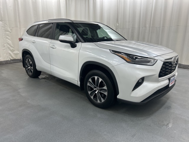2023 Toyota Highlander XLE's photo