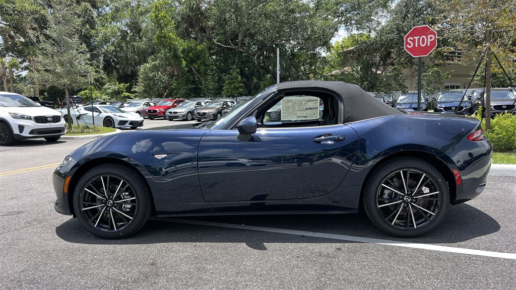 2025 Mazda MX-5 Miata Miata Grand Touring photo 2