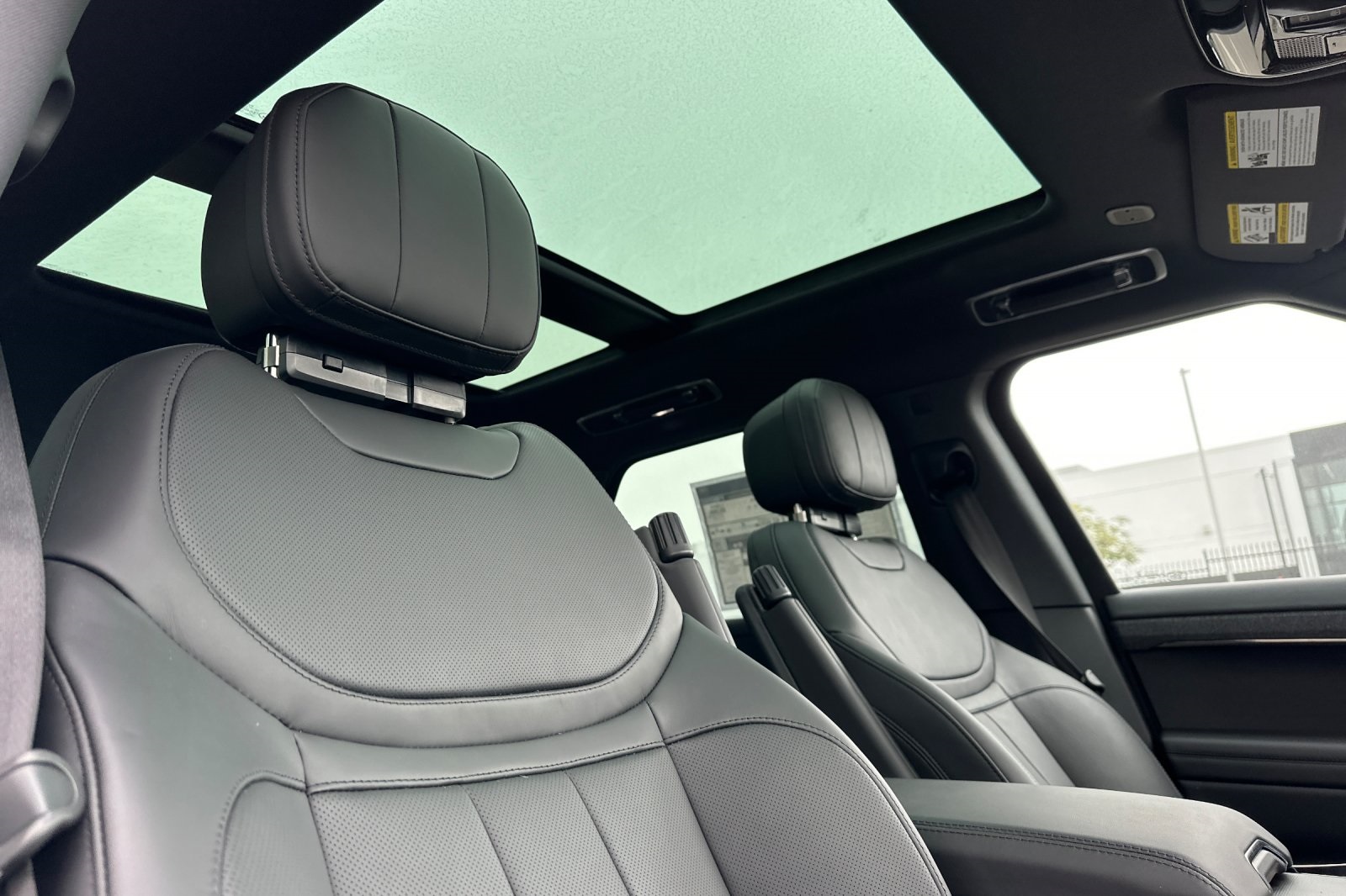 2025 Land Rover Range Rover Sport SE photo 19