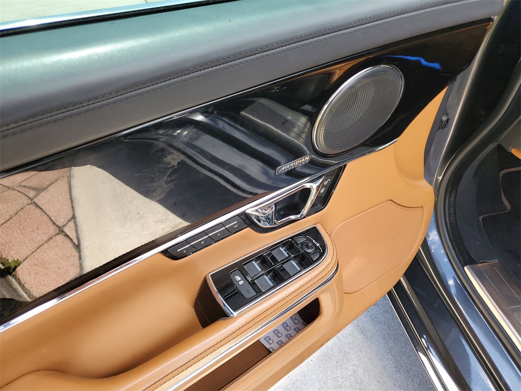 2019 Jaguar XJ Supercharged photo 19