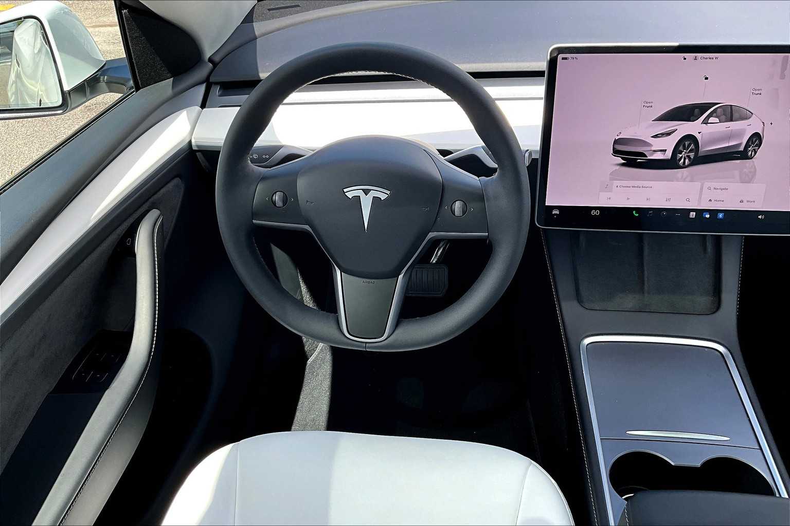 2024 Tesla Model Y Long Range photo 5