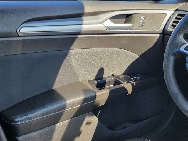 2014 Ford Fusion SE photo 24