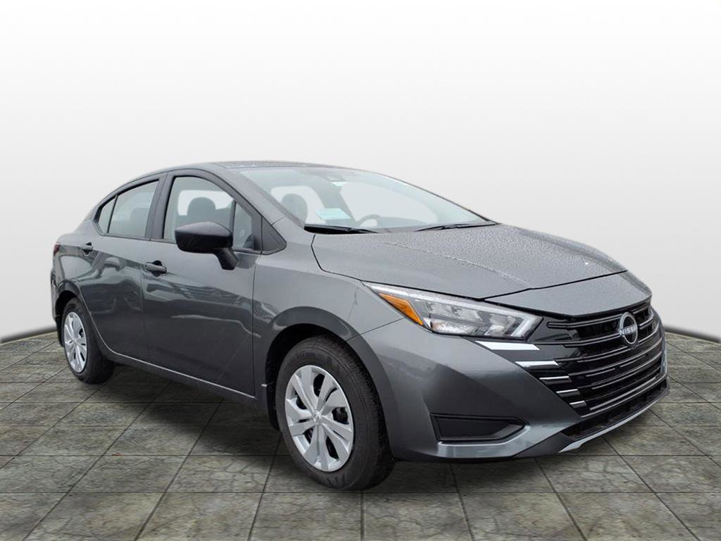 2025 Nissan Versa S's photo