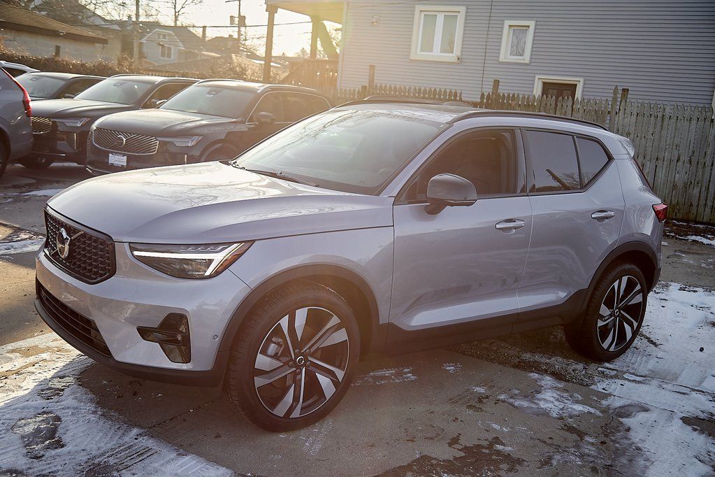 2026 VOLVO XC40 - Image 5