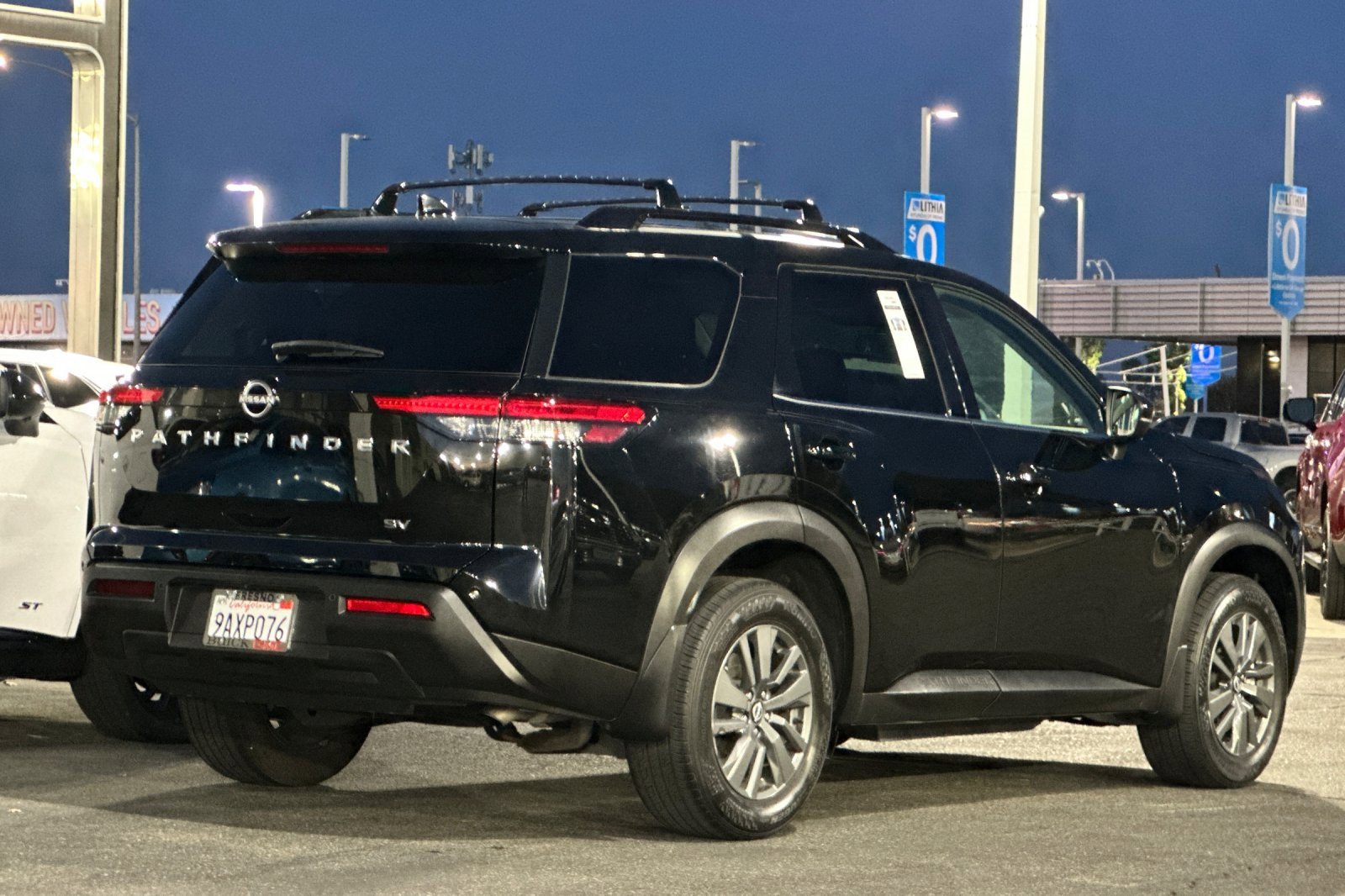 2022 Nissan Pathfinder SV photo 3