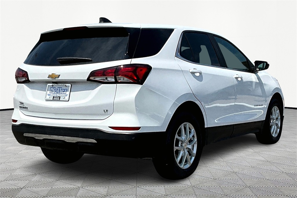 2022 Chevrolet Equinox LT photo 2