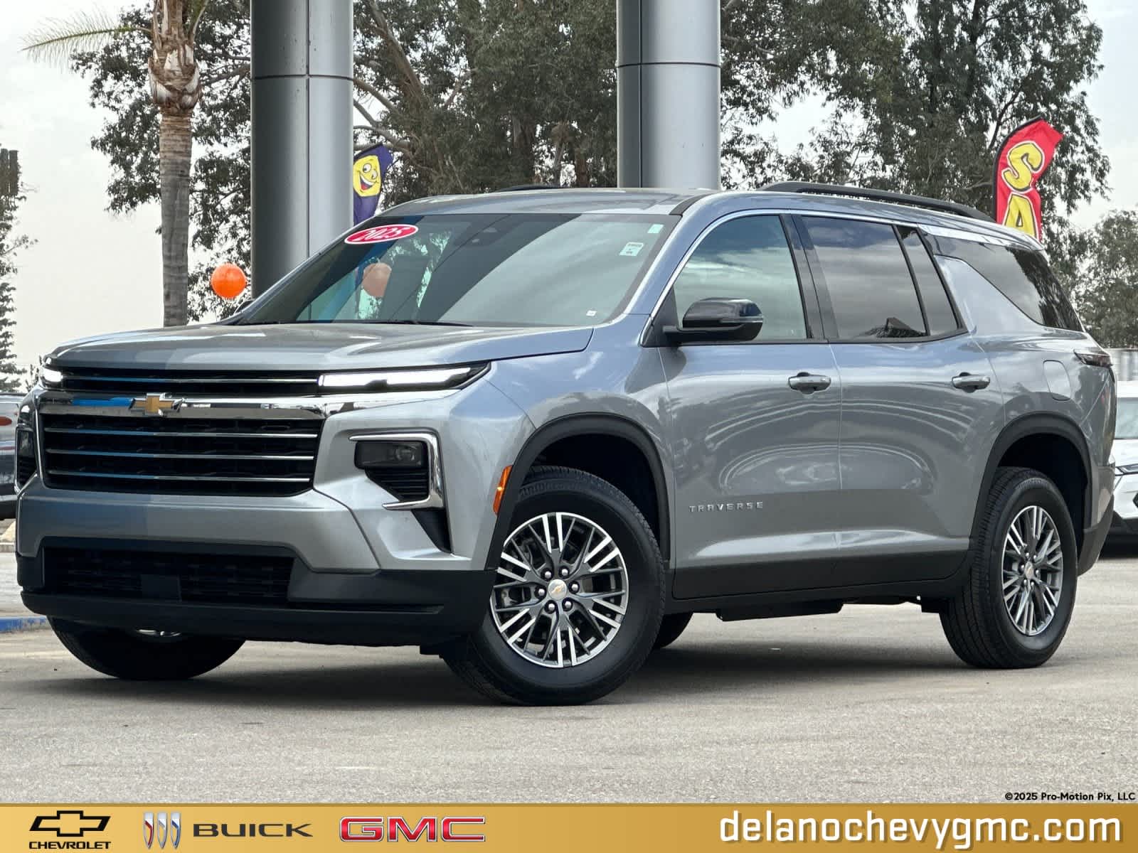 2025 Chevrolet Traverse LT's photo