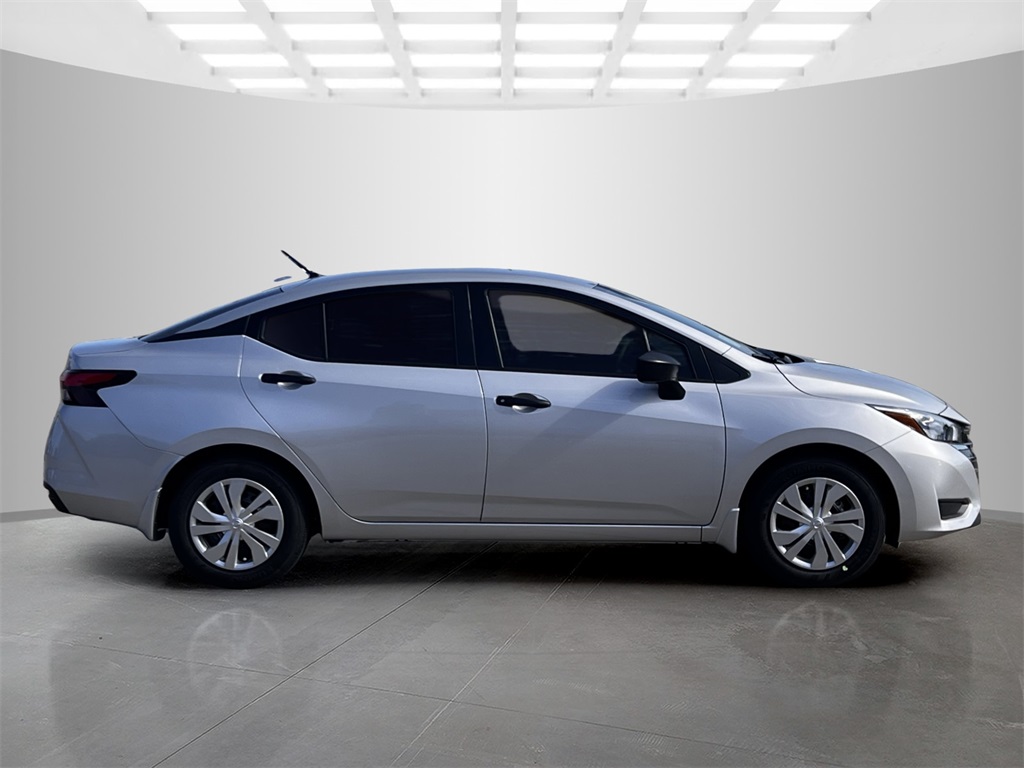 2025 Nissan Versa S photo 4