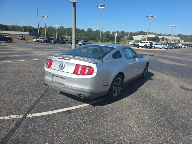 2011 Ford Mustang V6 Premium photo 3