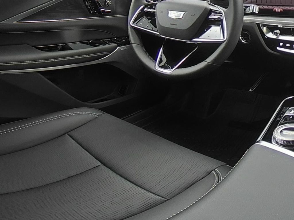 2025 Cadillac Lyriq Luxury photo 11