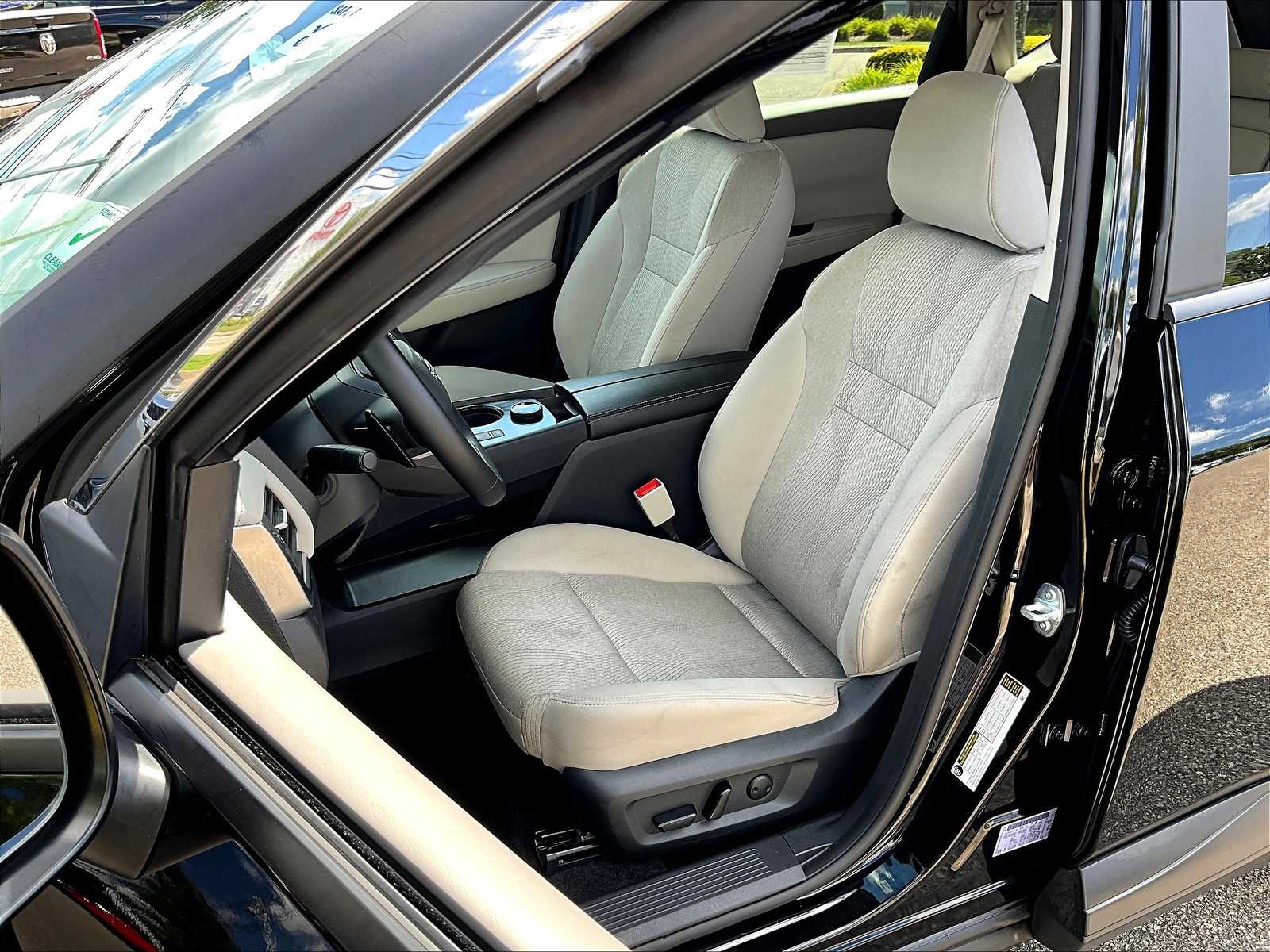 2025 Nissan Rogue SV photo 6