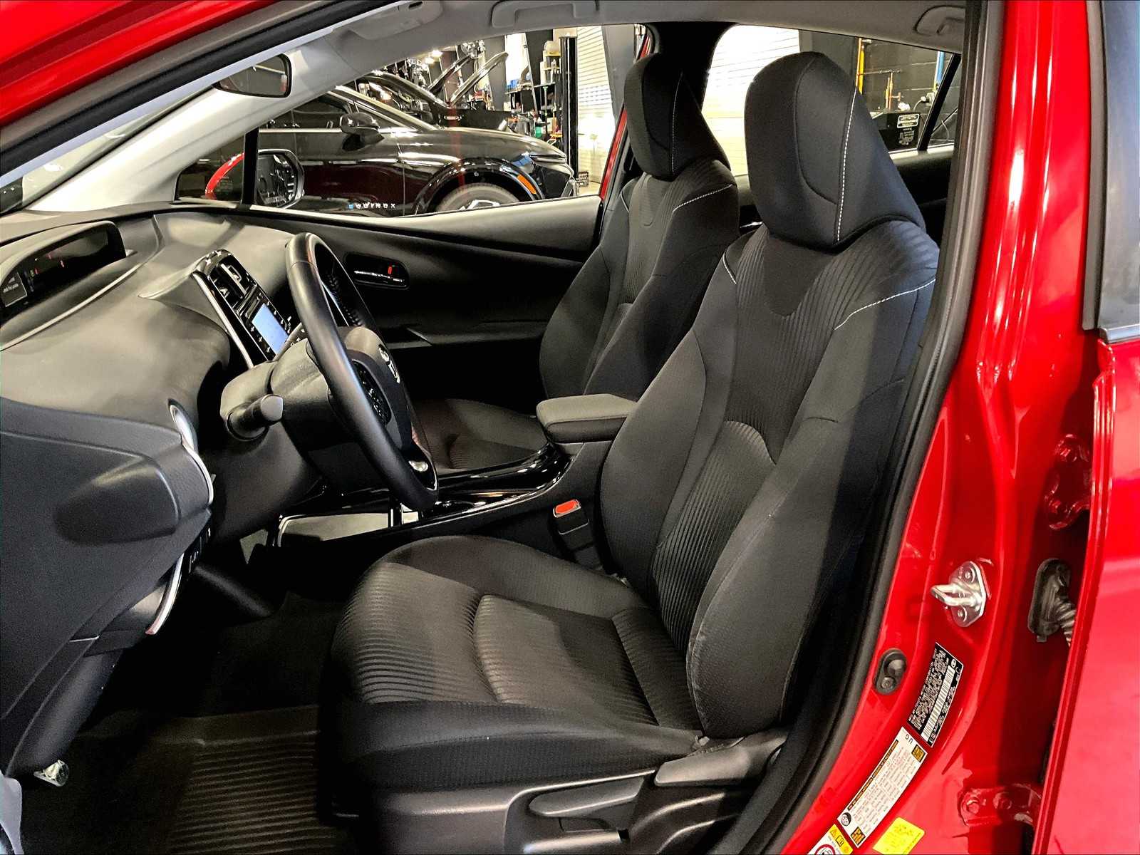 2021 Toyota Prius Prime LE photo 10