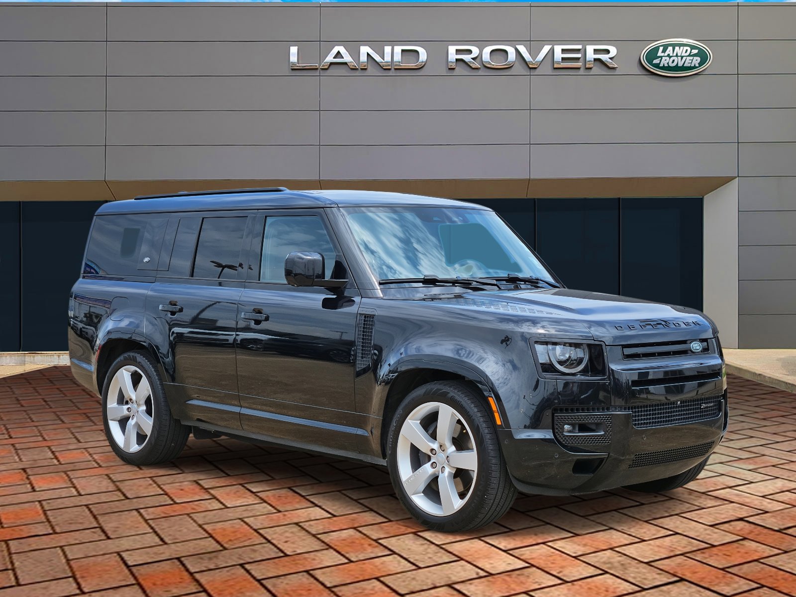 2023 Land Rover Defender 130 X-Dynamic SE photo 3