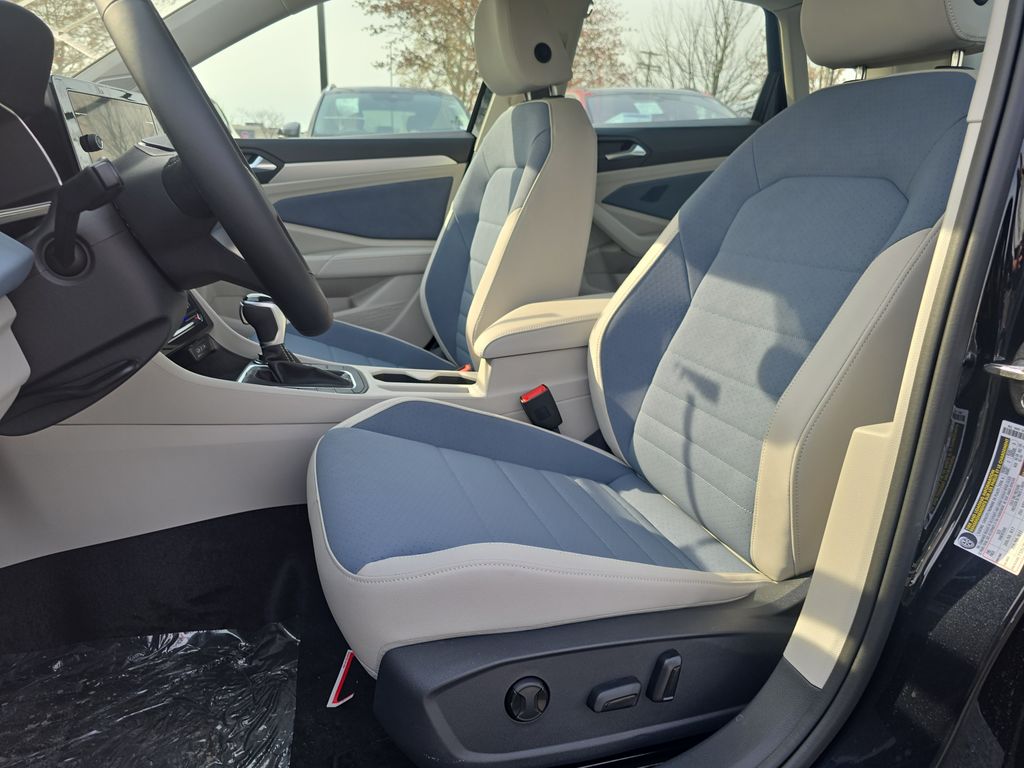 2025 Volkswagen Jetta 1.5T SE photo 3