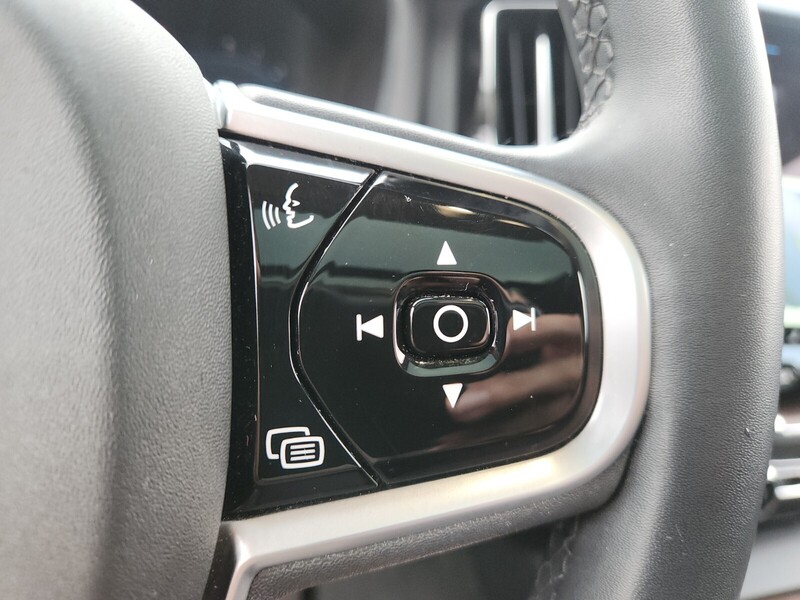 2023 Volvo XC60 B5 Plus photo 24