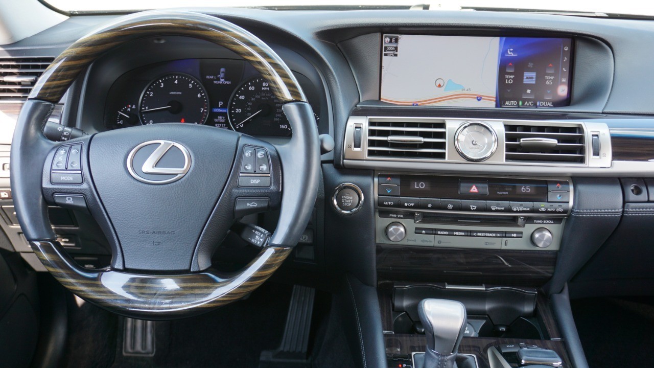 2017 Lexus LS 460 photo 26