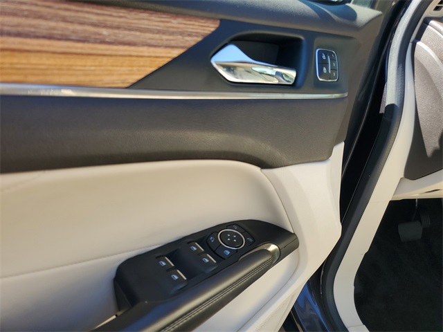 2015 Lincoln MKC Base photo 8