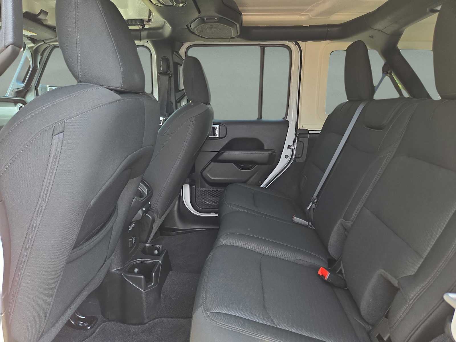 2022 Jeep Wrangler Unlimited Sahara photo 11