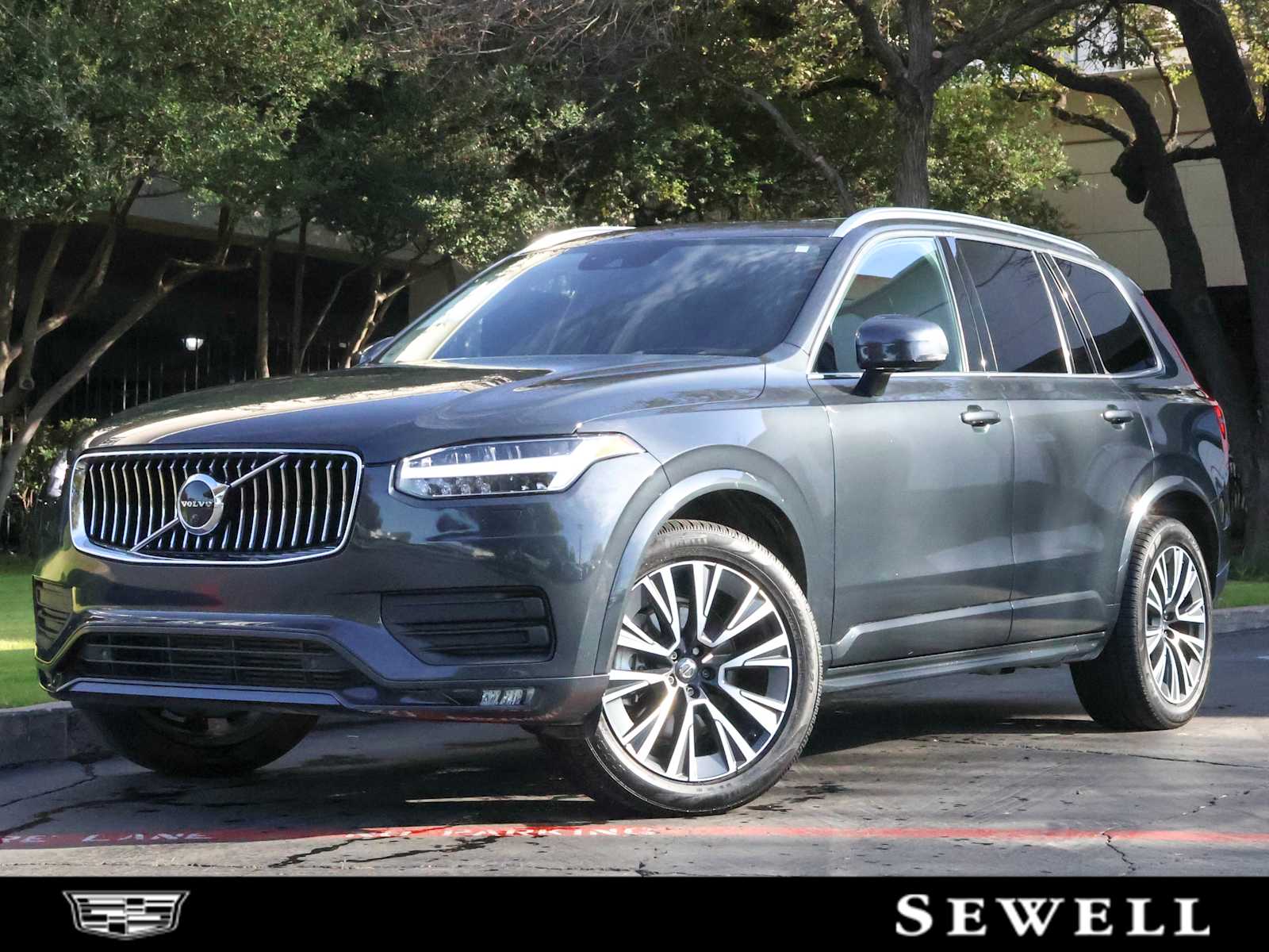 2021 Volvo XC90 Momentum's photo