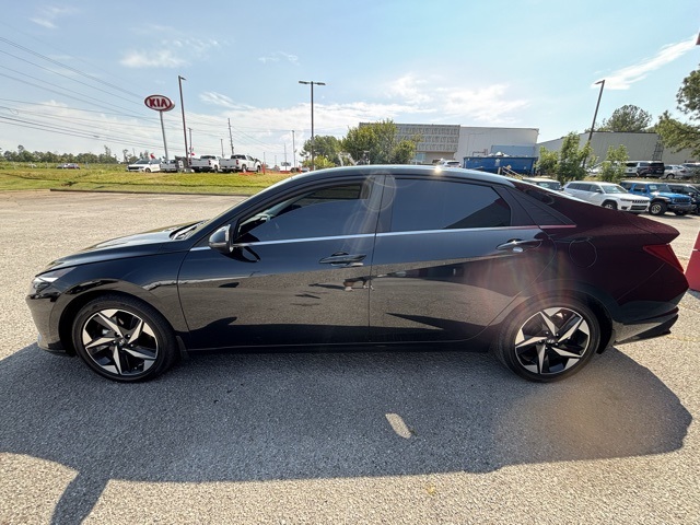 2023 Hyundai Elantra Hybrid Limited photo 3