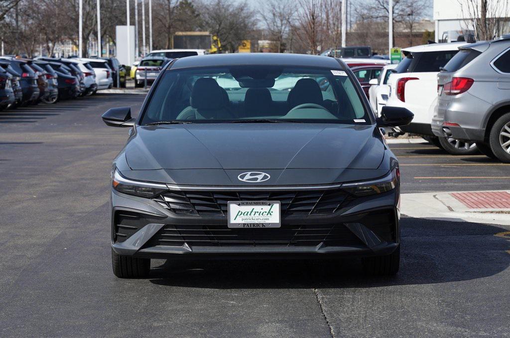 2025 Hyundai Elantra SEL Sport photo 2