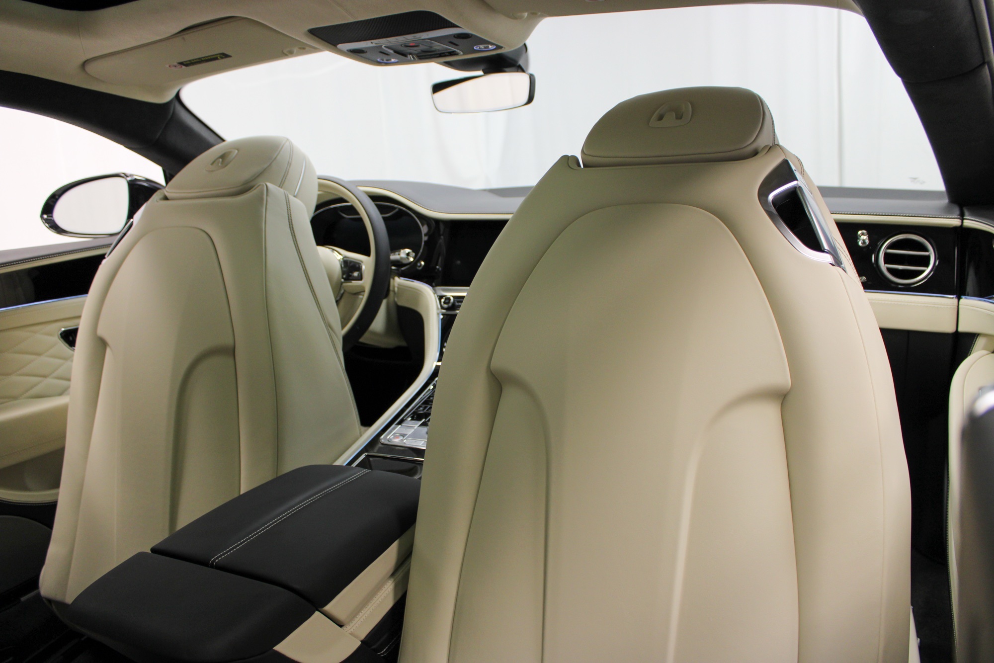 2024 Bentley Continental GT Azure V8 photo 23