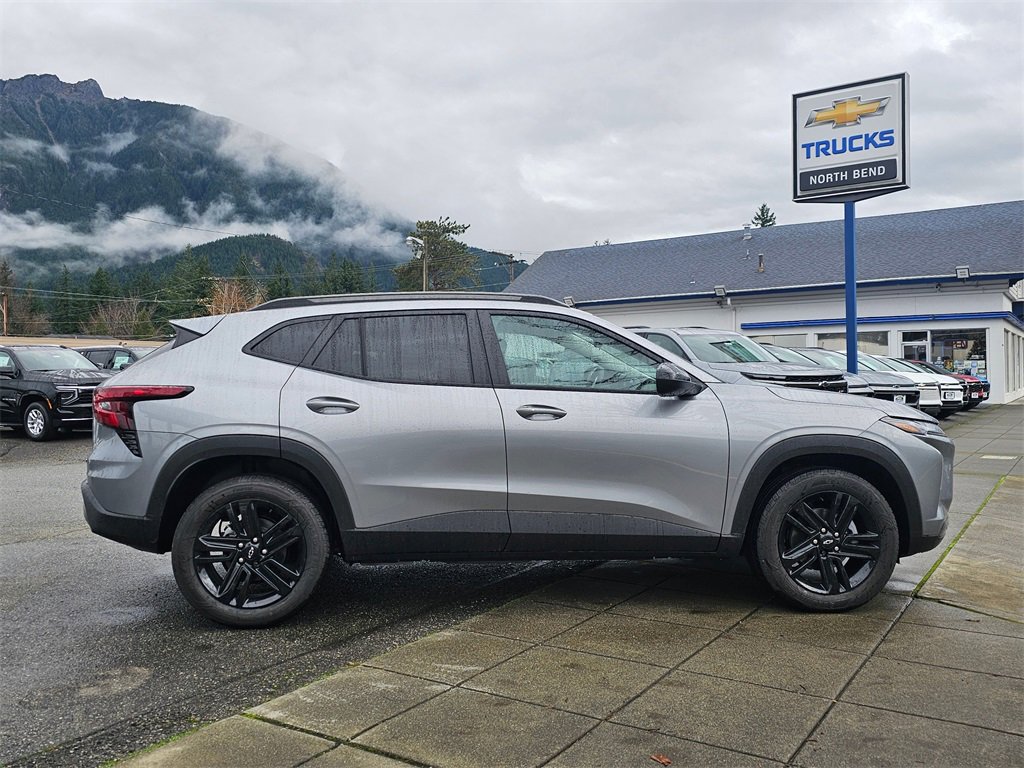 2026 Chevrolet Trax ACTIV photo 2