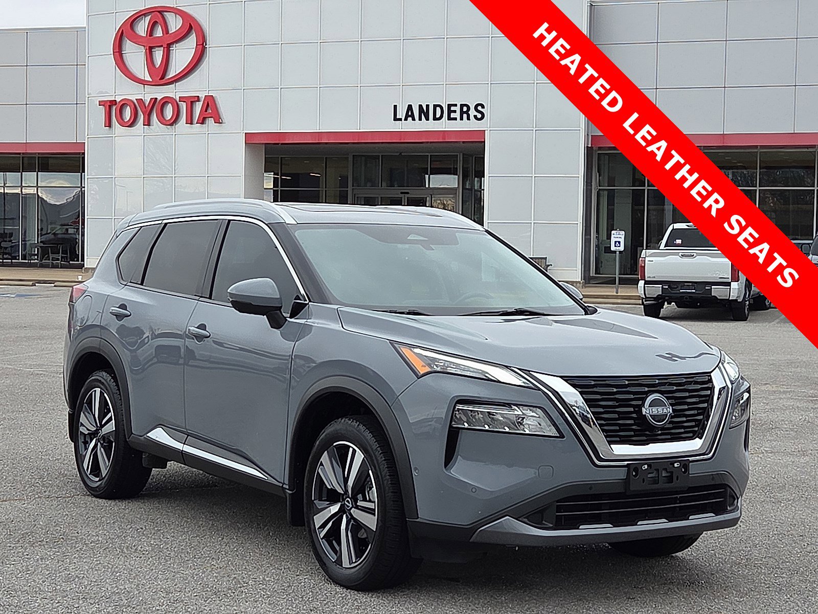 2023 Nissan Rogue SL's photo