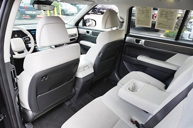 Used 2025 Black Hyundai SE image 17