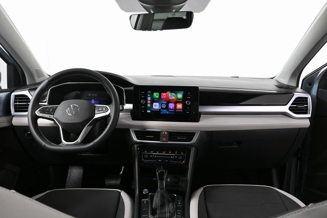 2025 Volkswagen Taos SE photo 15