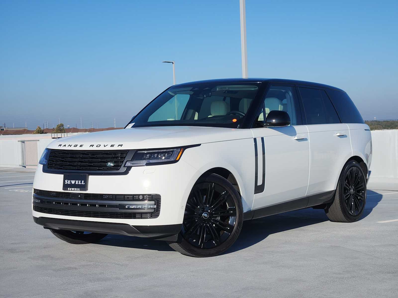 2025 Land Rover Range Rover SE's photo