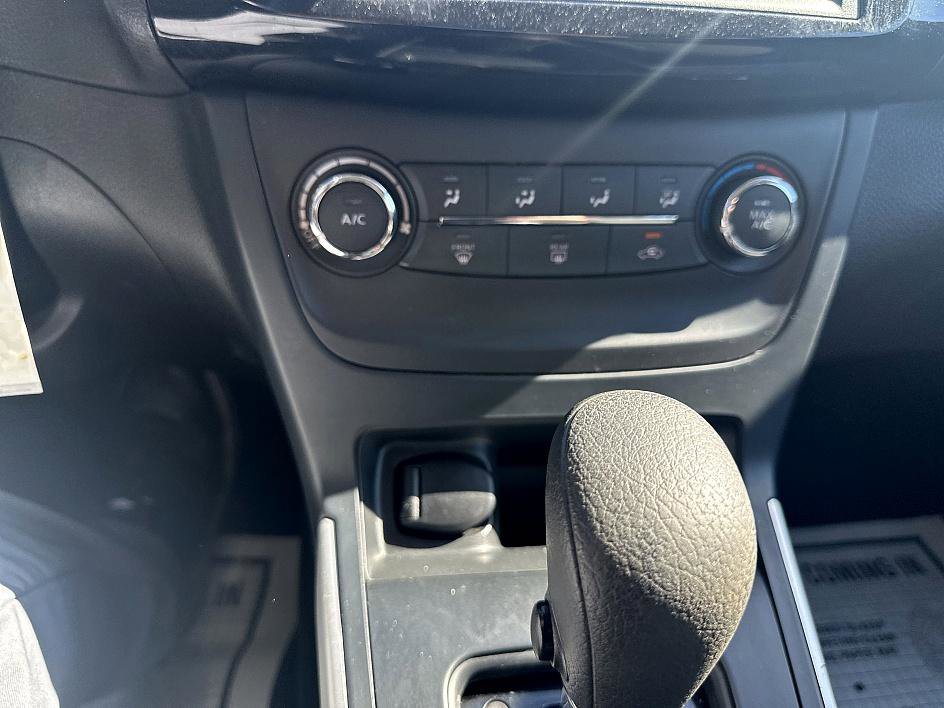 2019 Nissan Sentra S photo 12