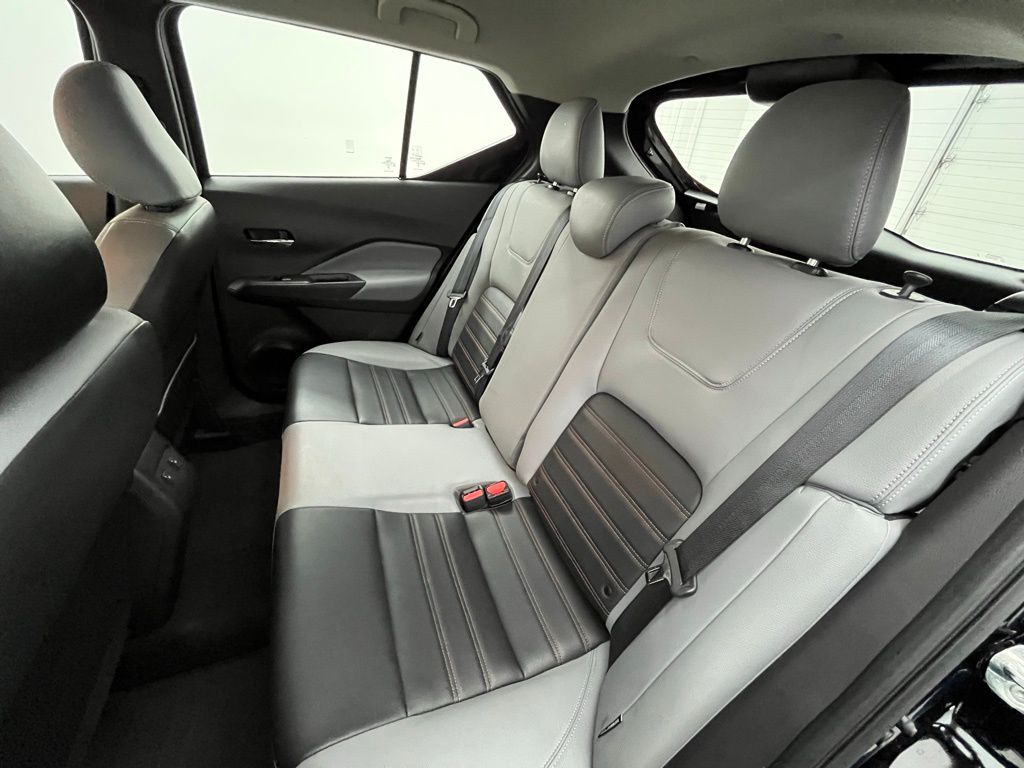 2023 Nissan Kicks SR photo 23